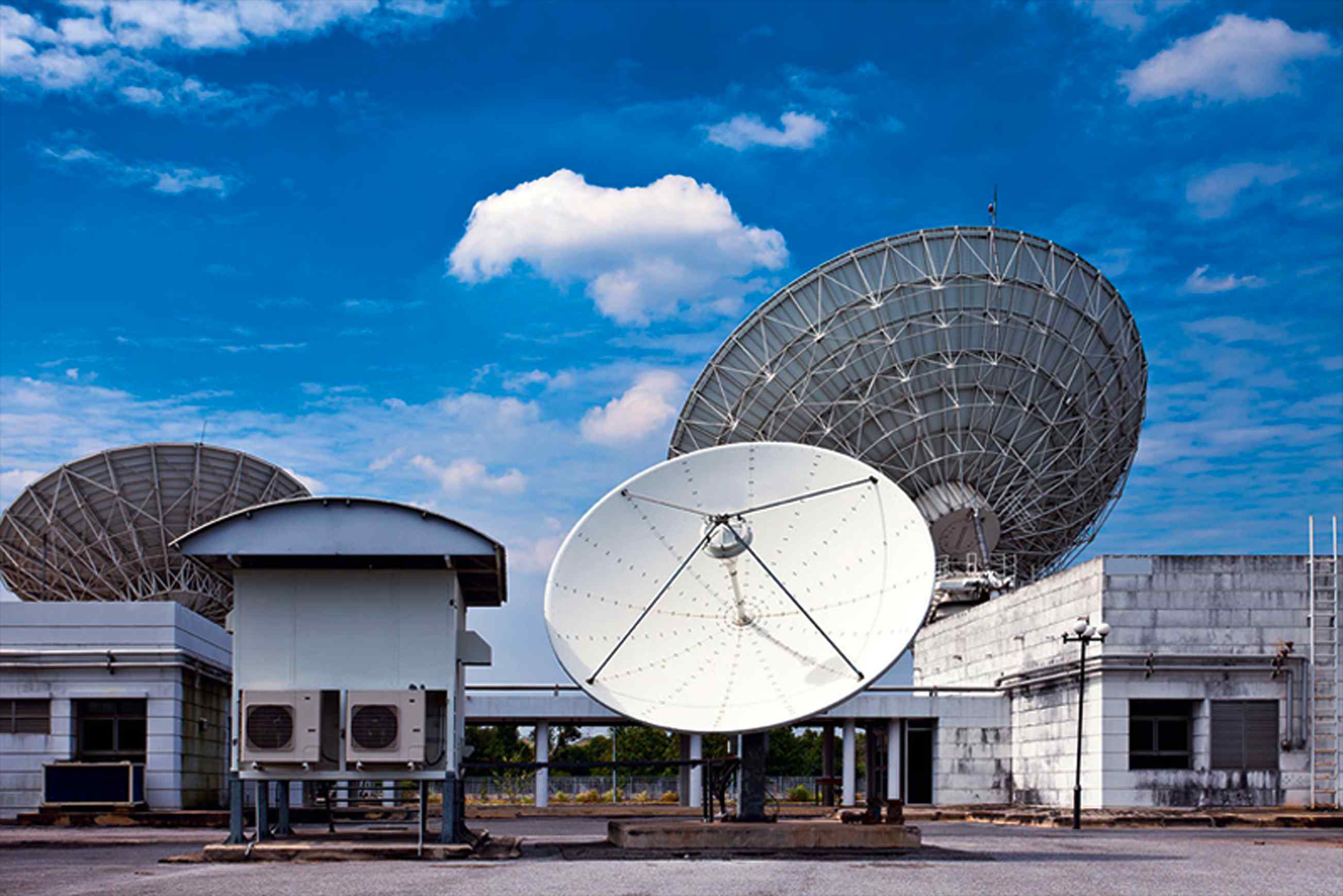 /ecohouse_images/v-sat_antenna.png